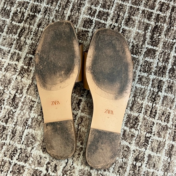 Zara Women's Tan Leather Flat Sandals with Pearl Accent - Picture 7 of 7